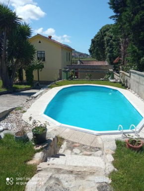 Casa con piscina al lado del mar en Viladesuso